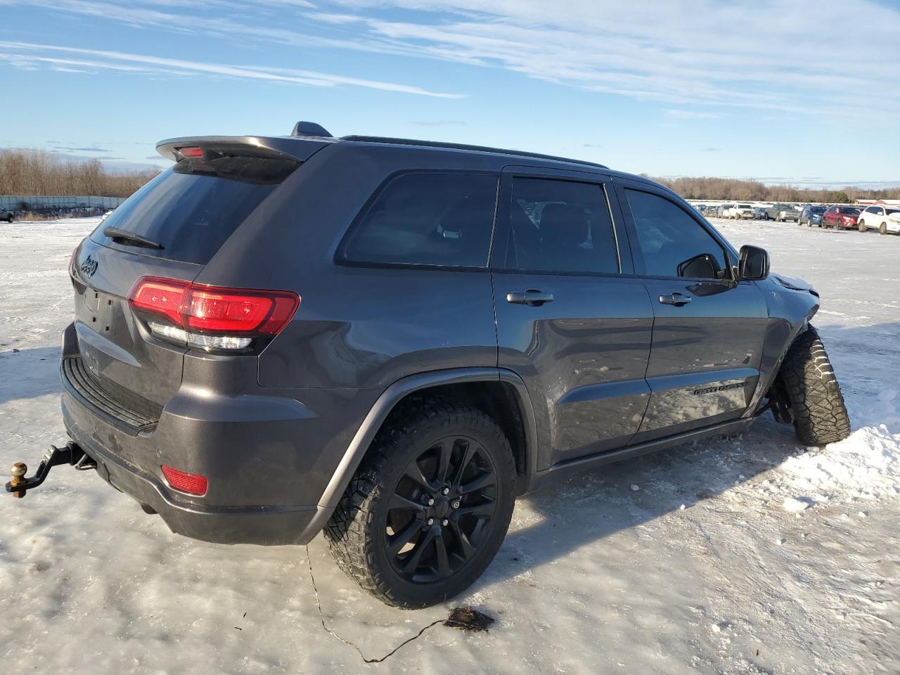 2017 Jeep Grand Cherokee - Image 3