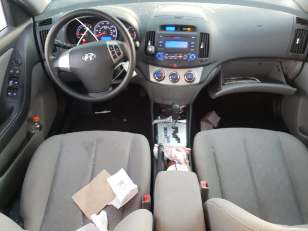 2010 Hyundai Elantra - Image 8