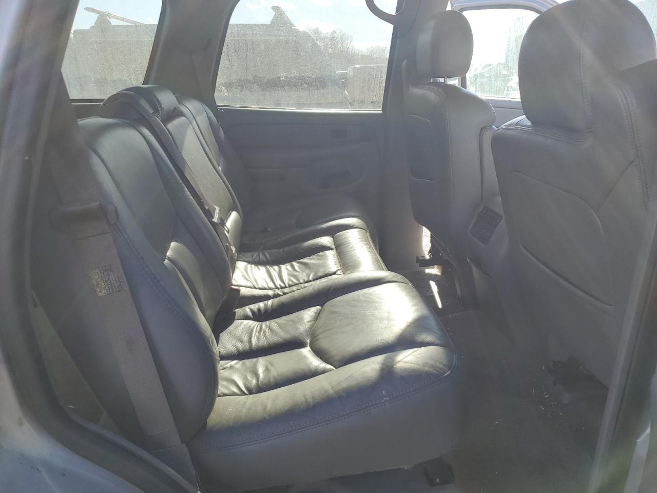 2004 Chevrolet Tahoe - Image 10