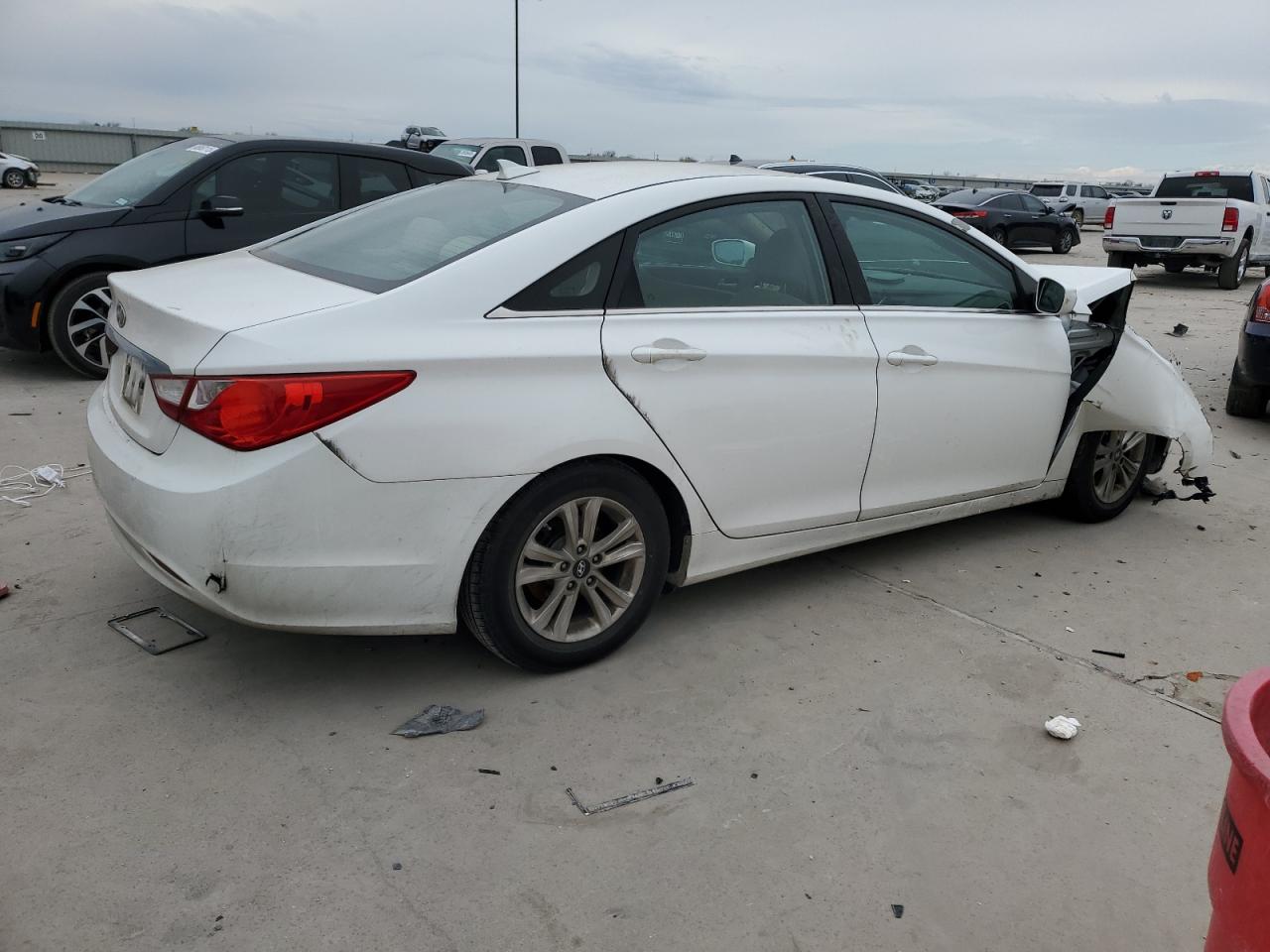 2013 Hyundai Sonata - Image 3