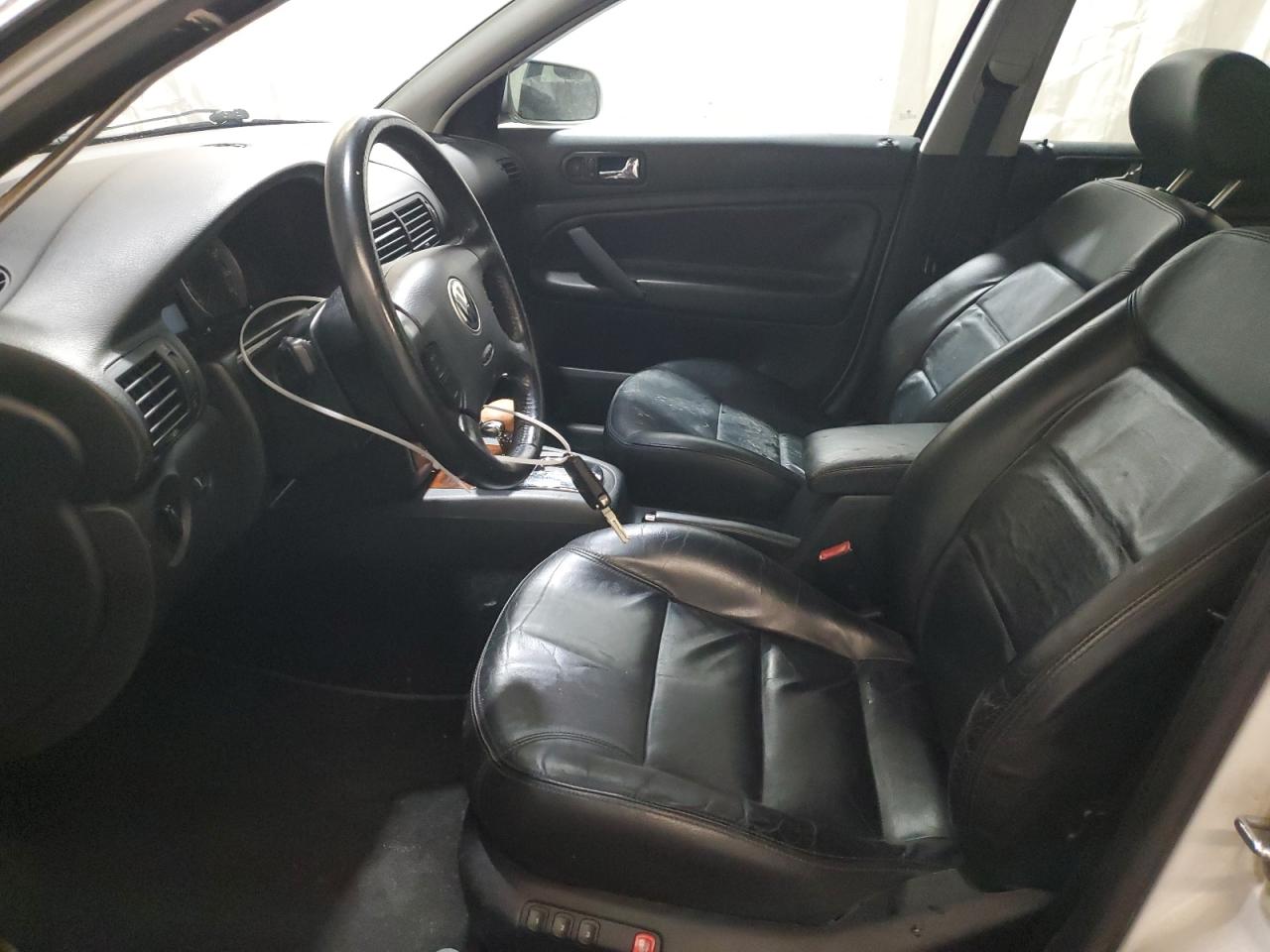 2002 Volkswagen Passat - Image 7