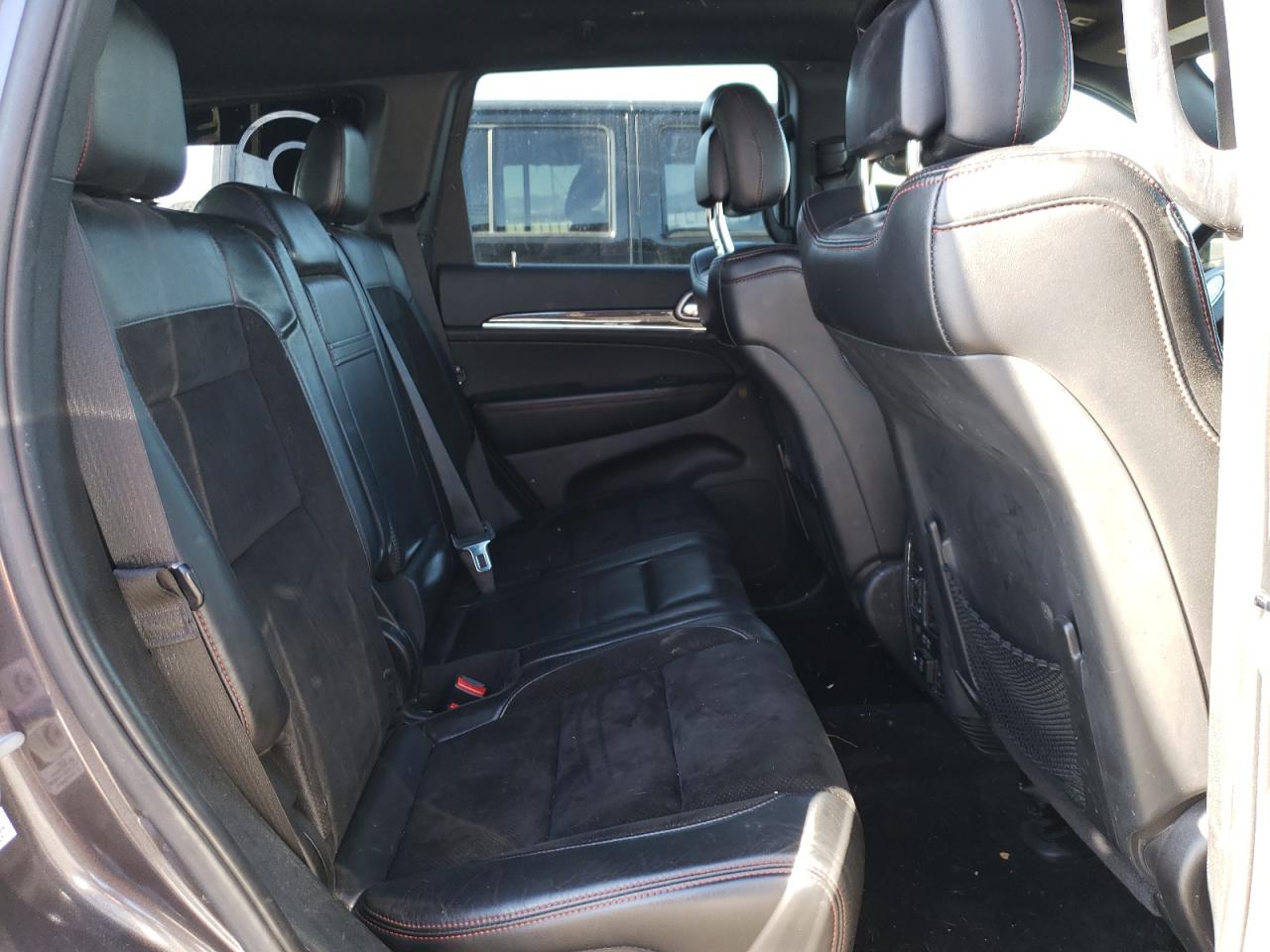 2017 Jeep Grand Cherokee - Image 11