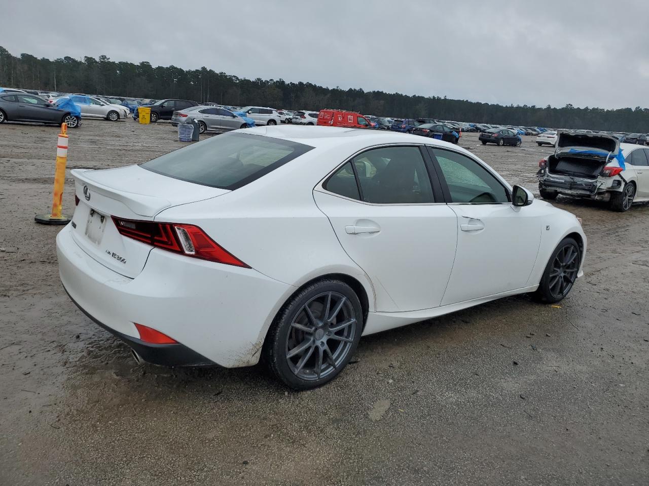 2016 Lexus IS - Image 3