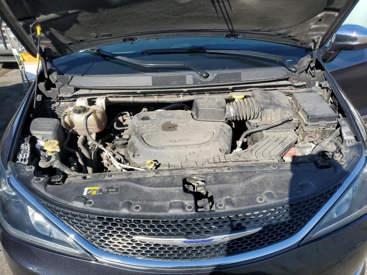 2020 Chrysler Pacifica - Image 12
