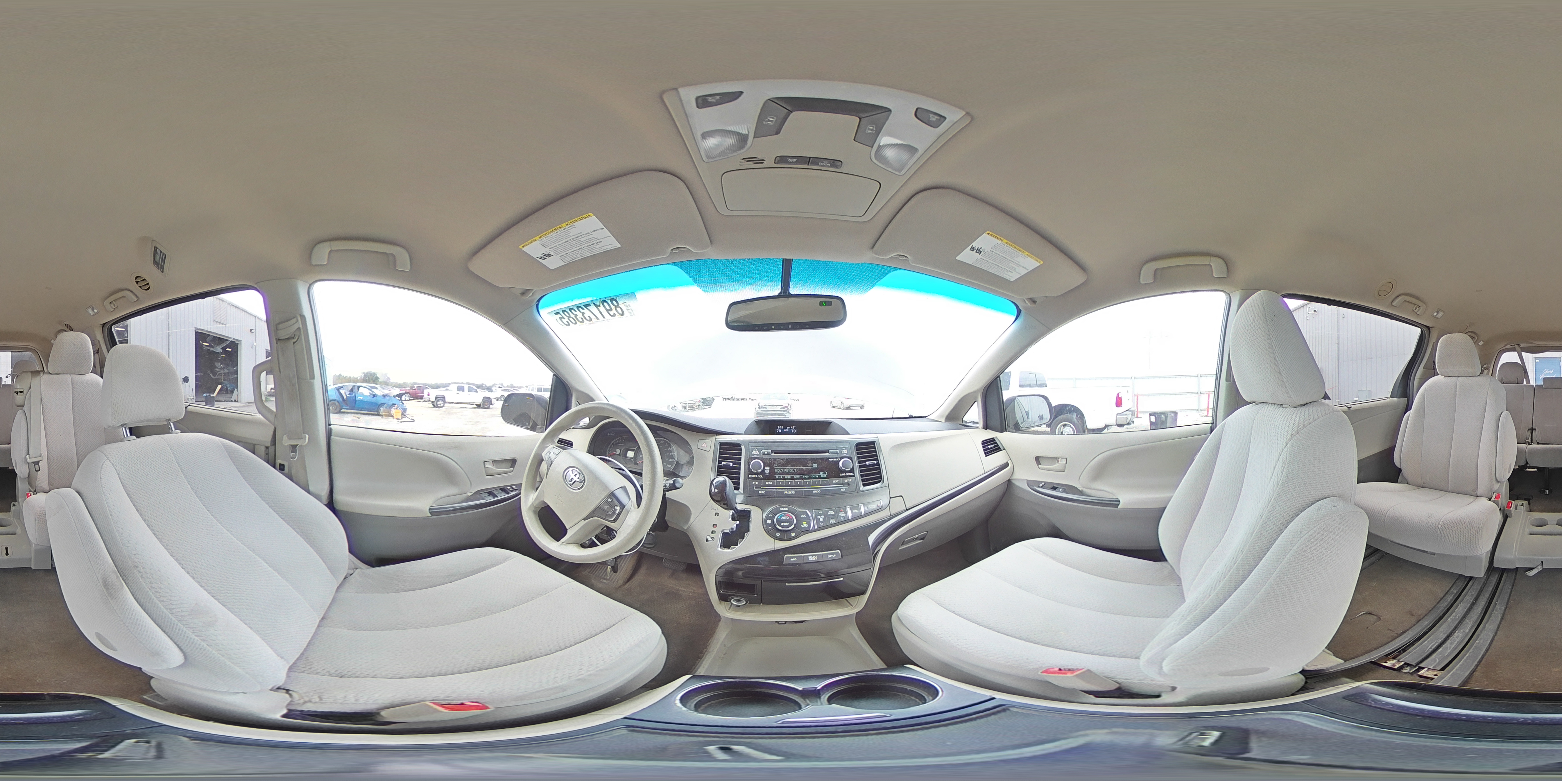 2013 Toyota Sienna - Image 14