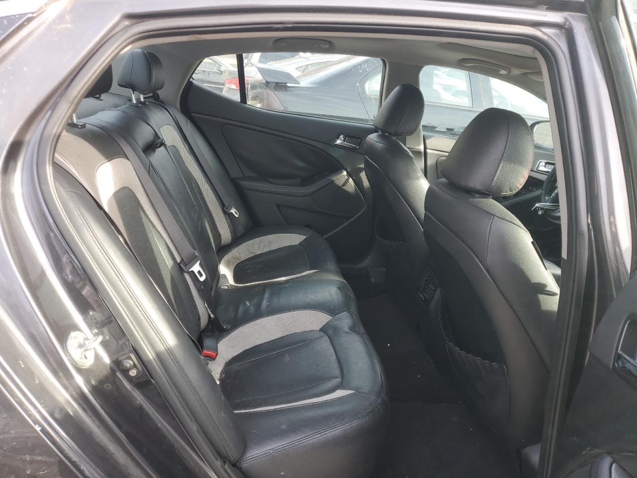 2011 Kia Optima - Image 10