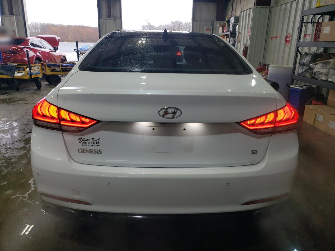 2015 Hyundai Genesis - Image 6