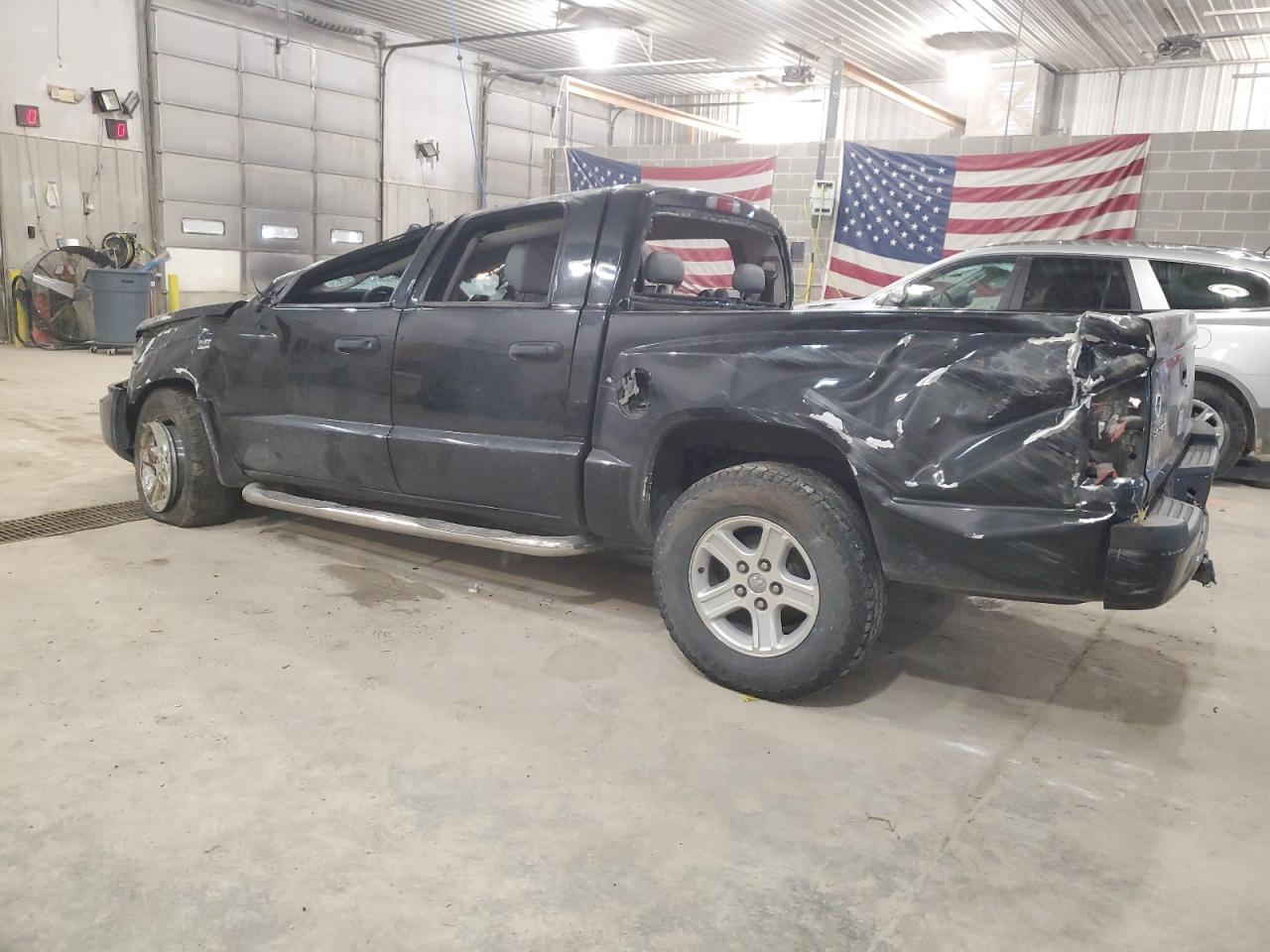 2011 Dodge Dakota - Image 2