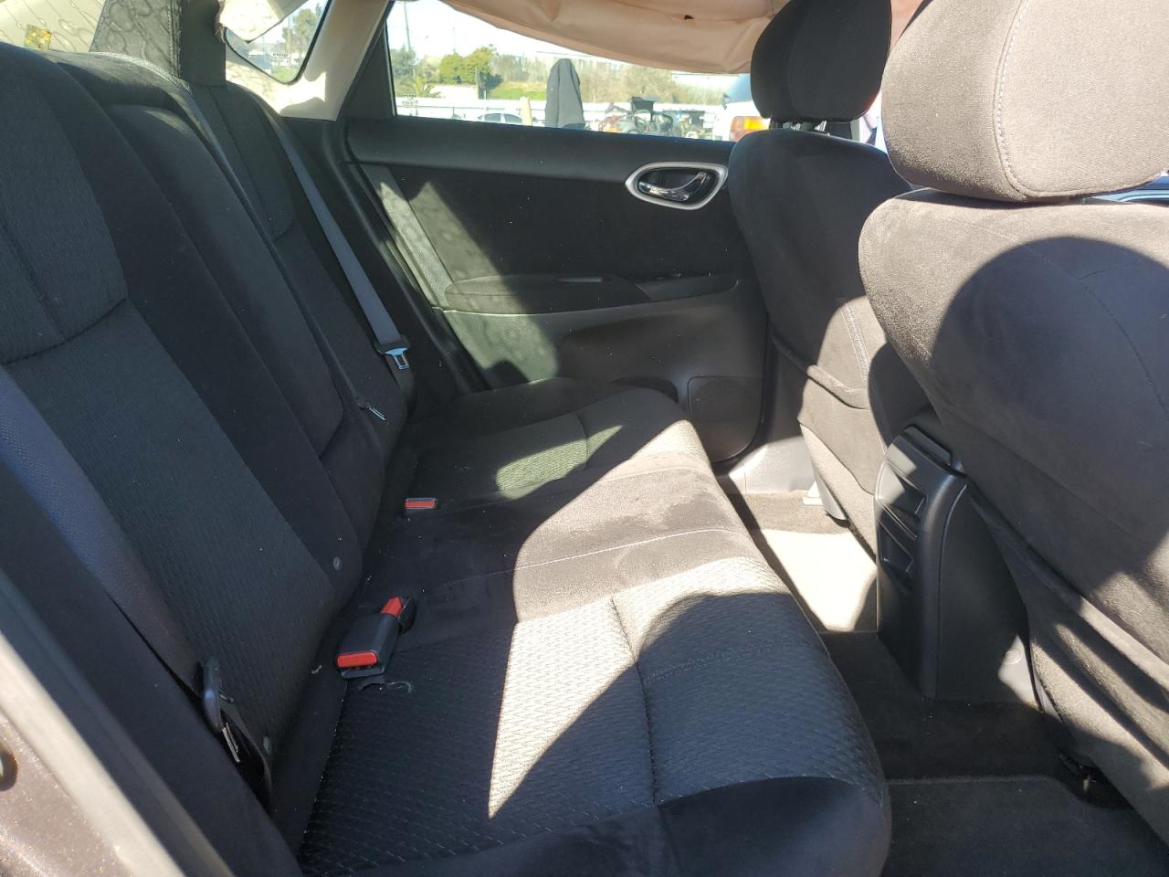 2015 Nissan Sentra - Image 10