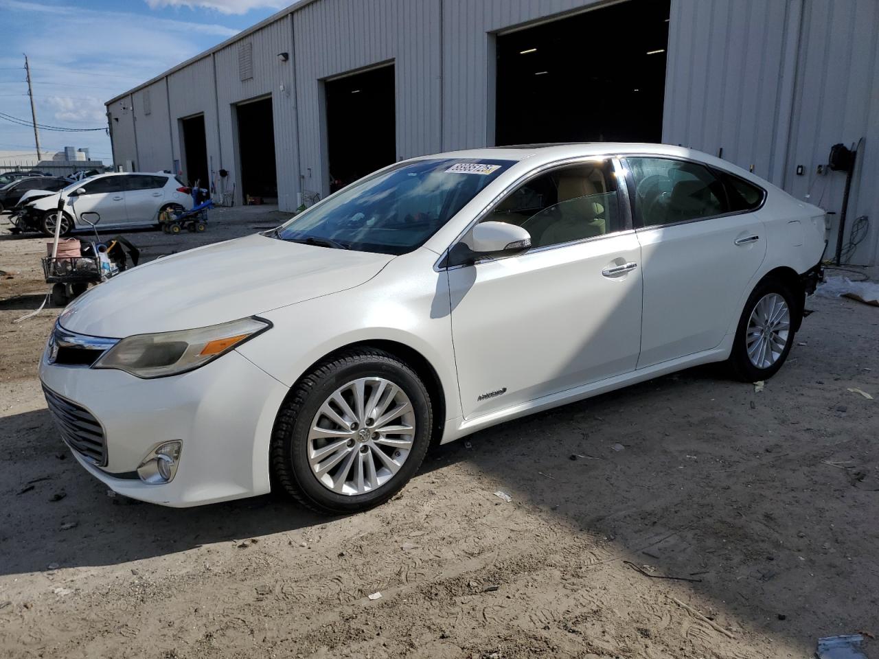 2014 Toyota Avalon - Image 1