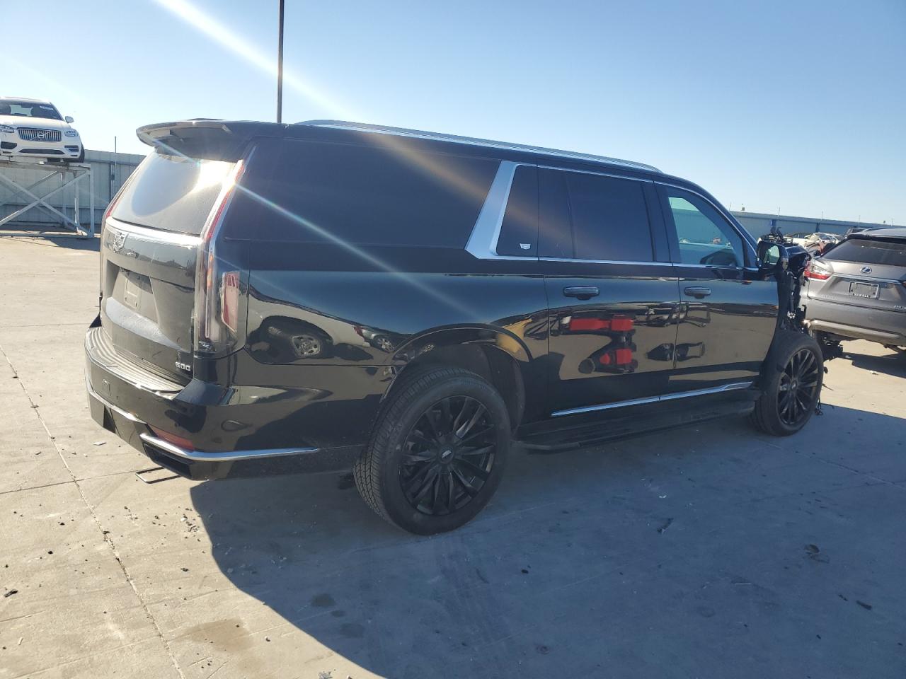 2021 Cadillac Escalade - Image 3