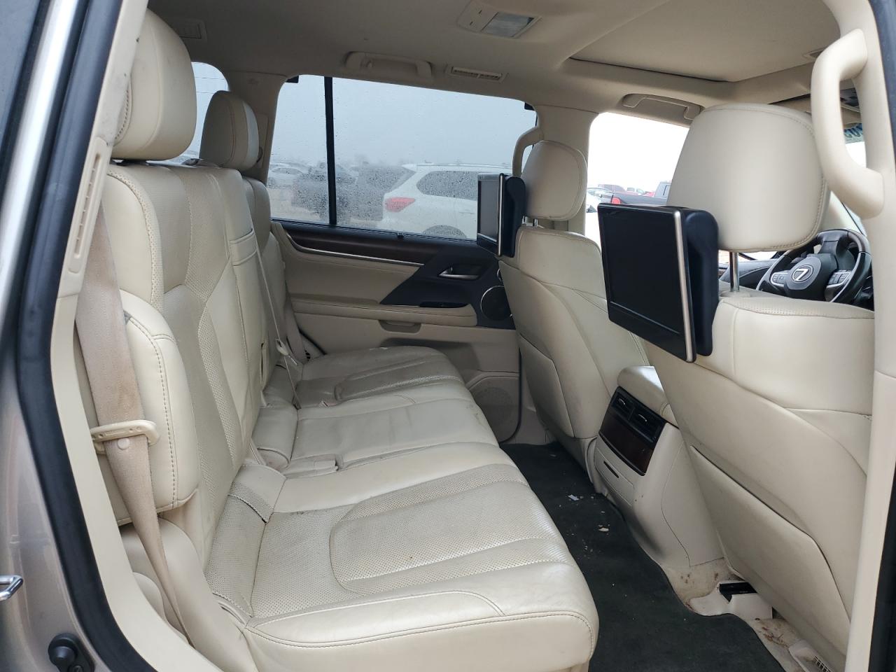 2016 Lexus LX - Image 11