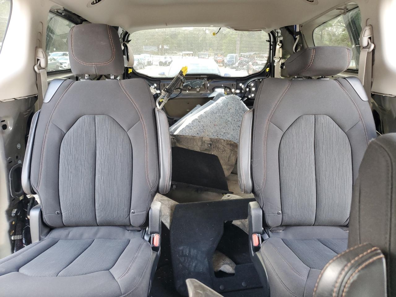 2019 Chrysler Pacifica - Image 10