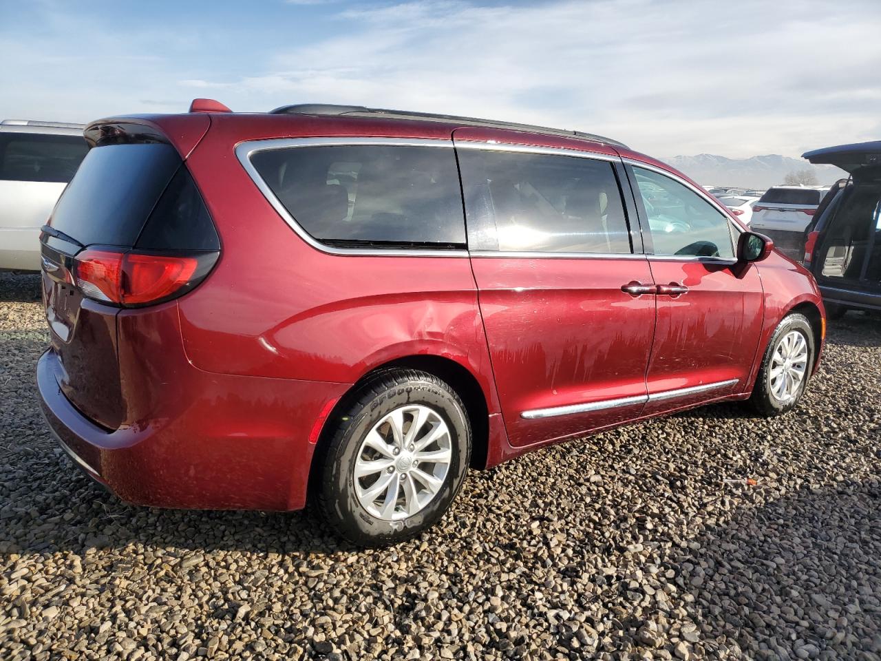 2017 Chrysler Pacifica - Image 3