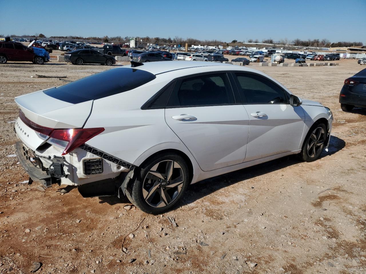 2023 Hyundai Elantra - Image 3