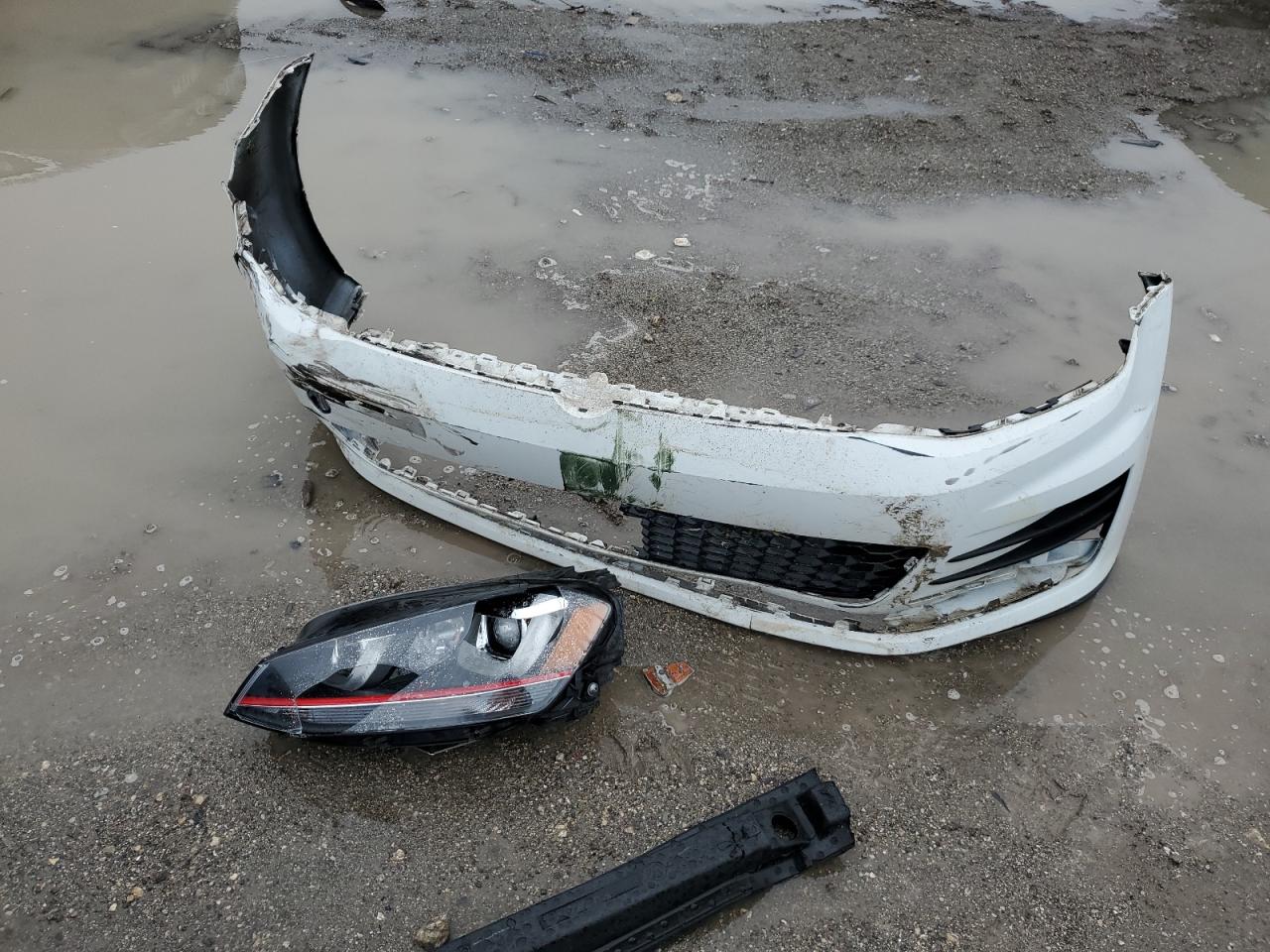 2017 Volkswagen GTI - Image 14