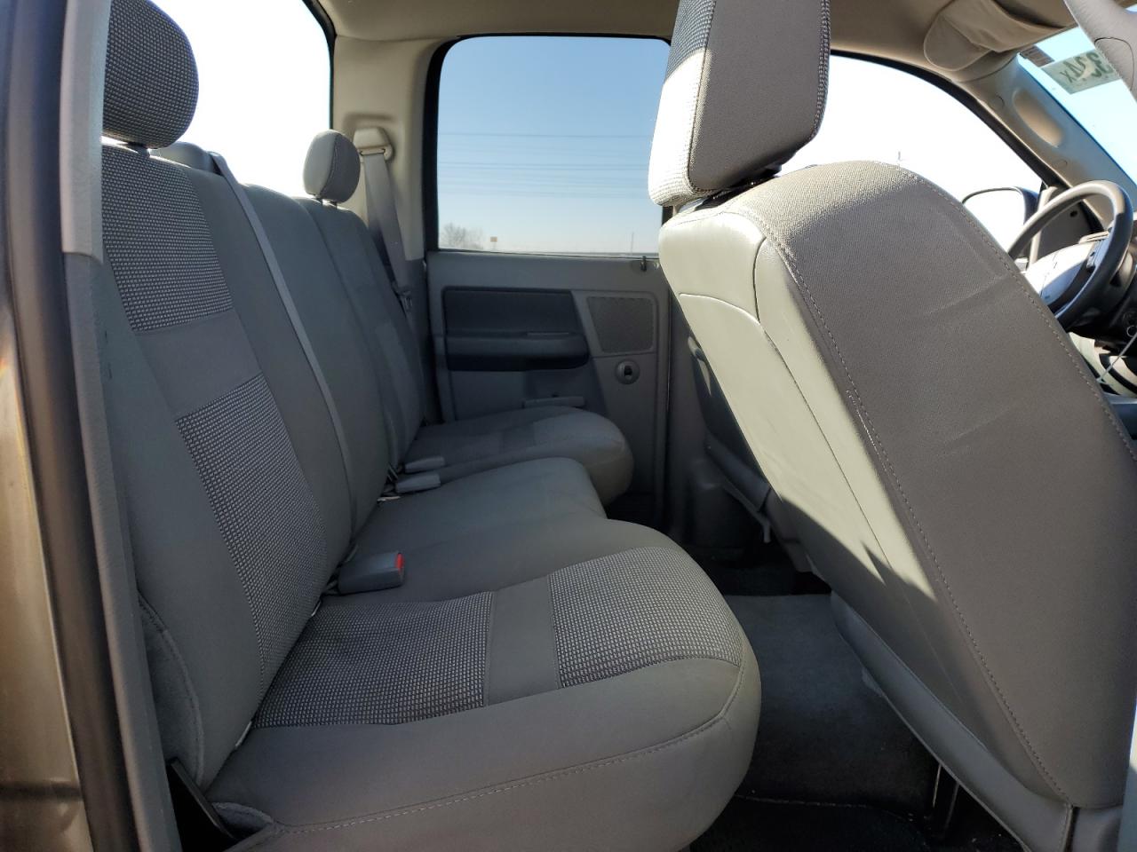 2006 Dodge RAM - Image 10