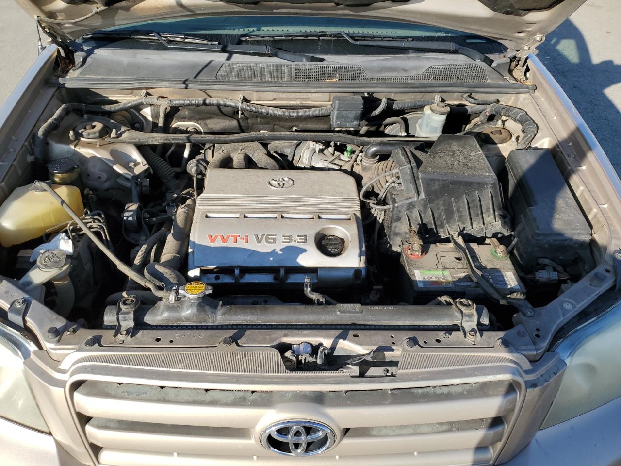 2004 Toyota Highlander - Image 12