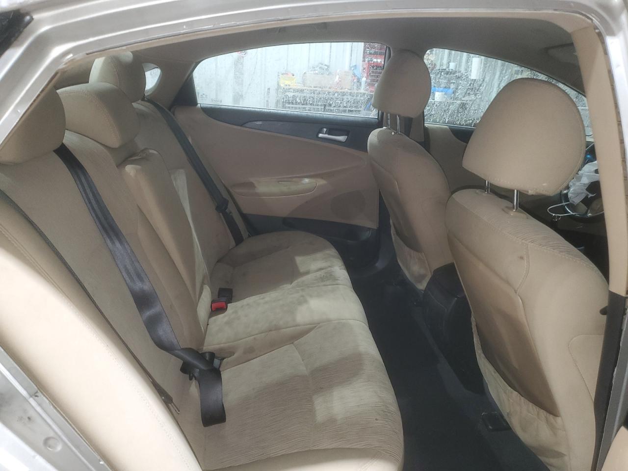 2011 Hyundai Sonata - Image 11