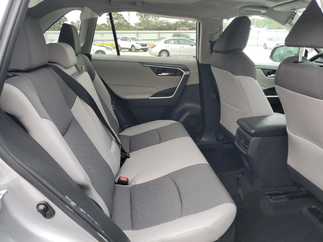 2022 Toyota RAV 4 - Image 11