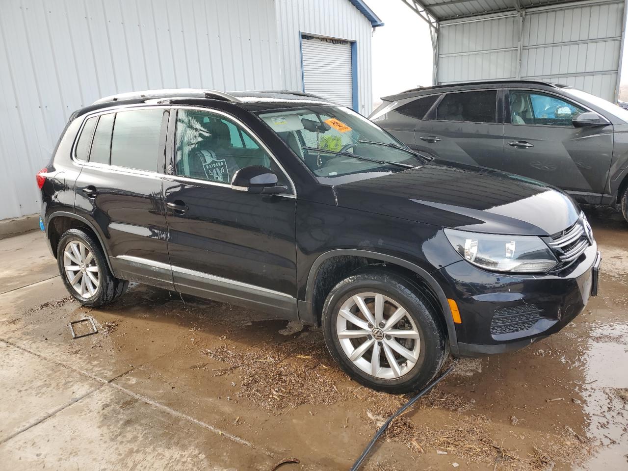 VIN WVGRV7AX4HK015271 2017 VOLKSWAGEN TIGUAN no.4