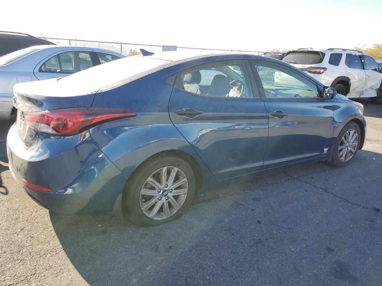 2015 Hyundai Elantra - Image 3