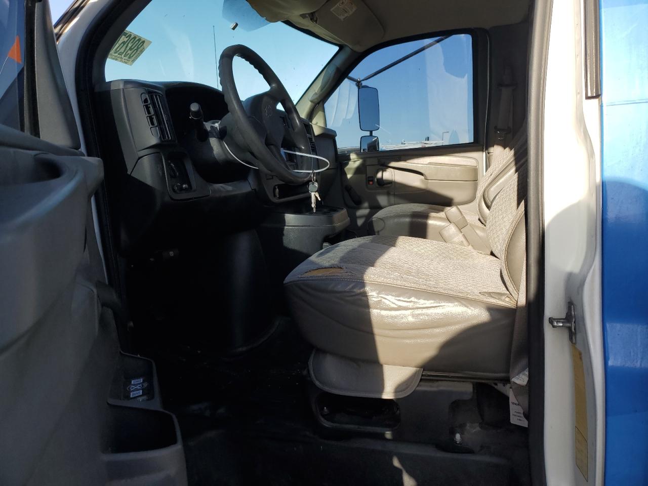 2005 Chevrolet Express - Image 7