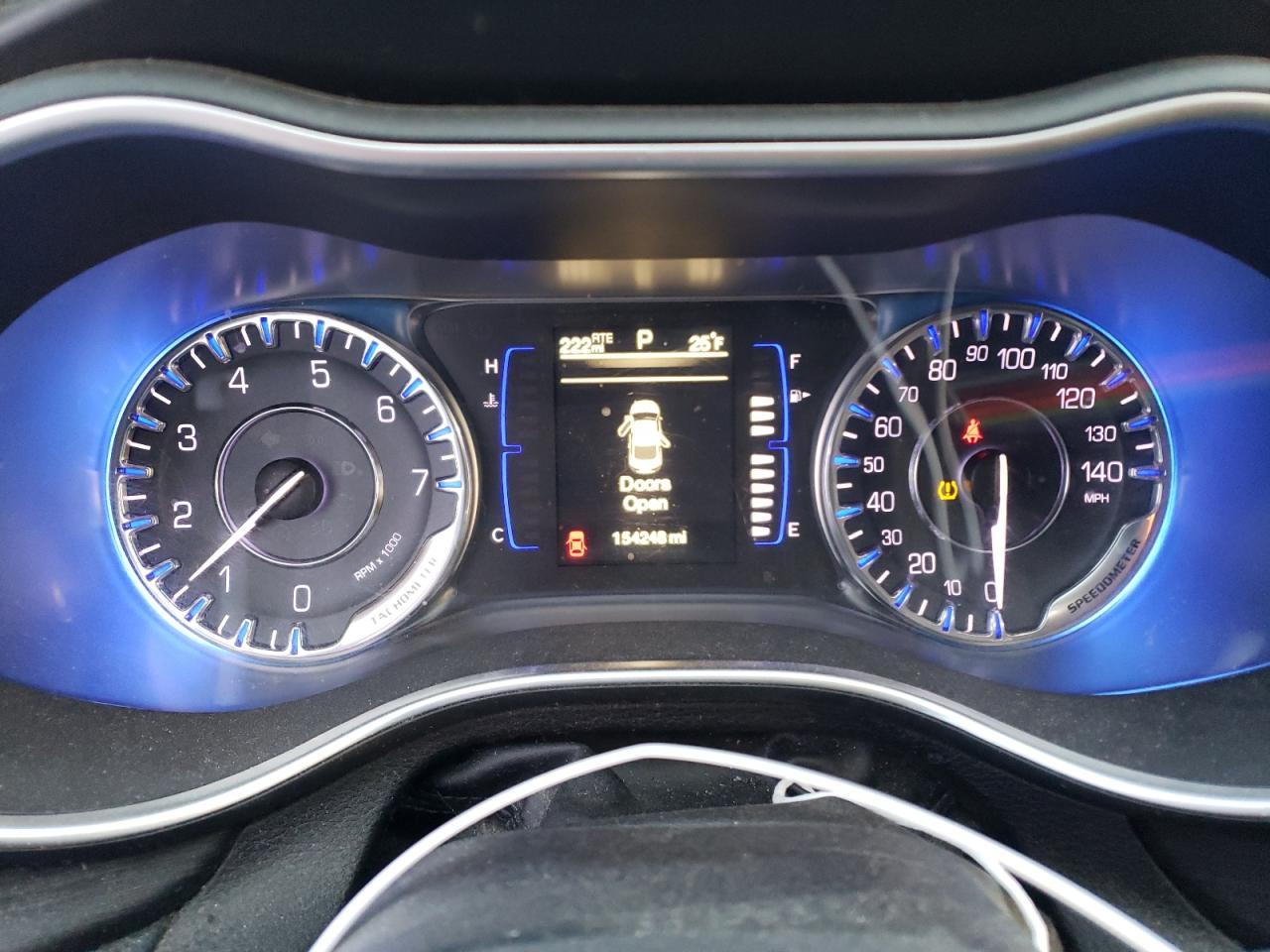 2015 Chrysler 200 - Image 9