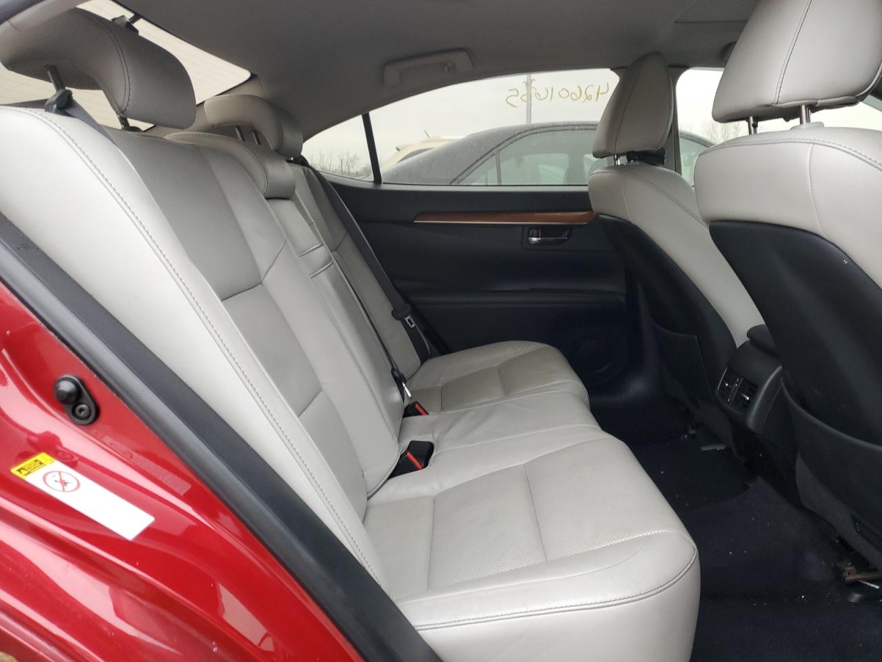 2013 Lexus ES - Image 10