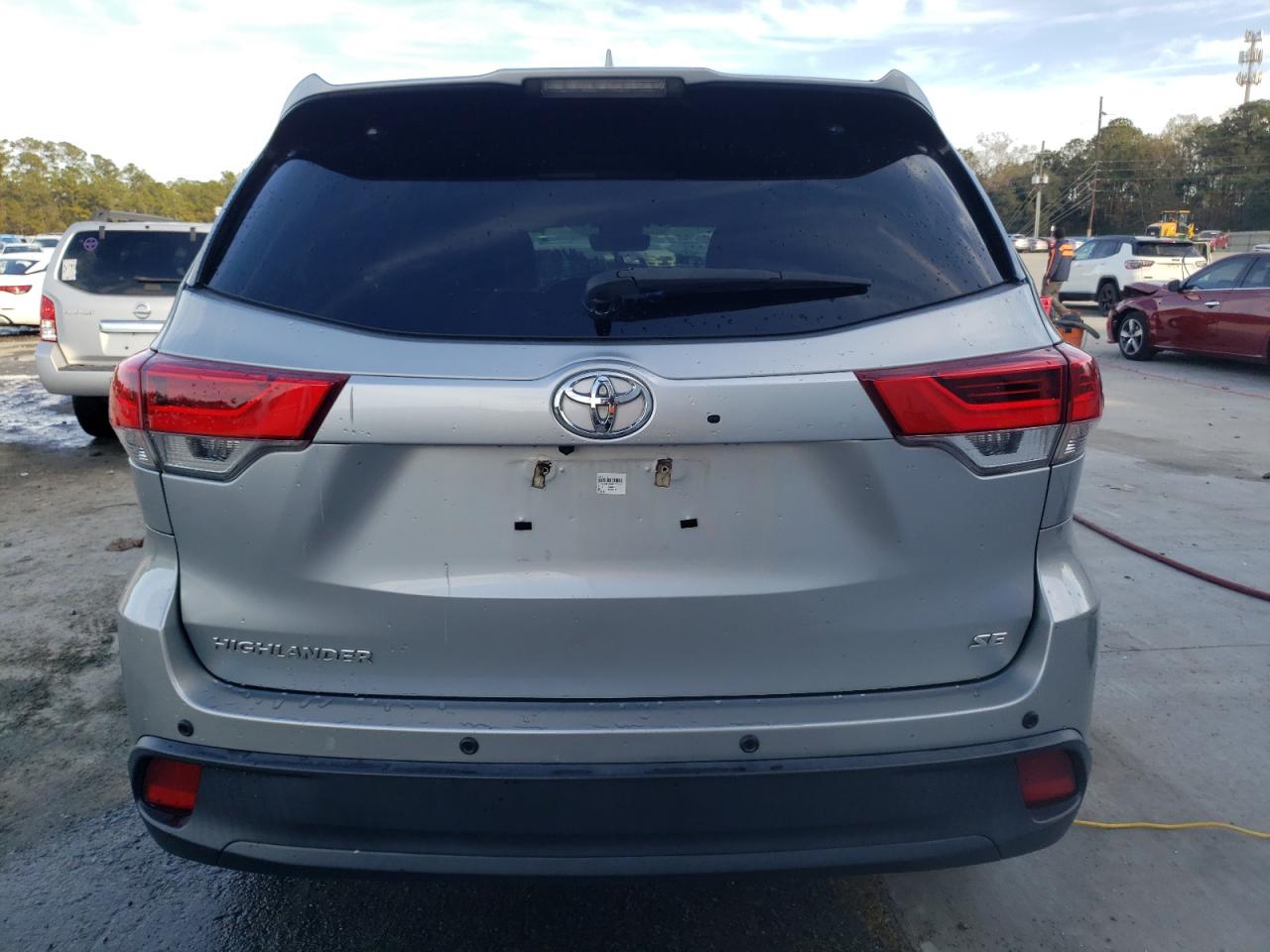 2017 Toyota Highlander - Image 6