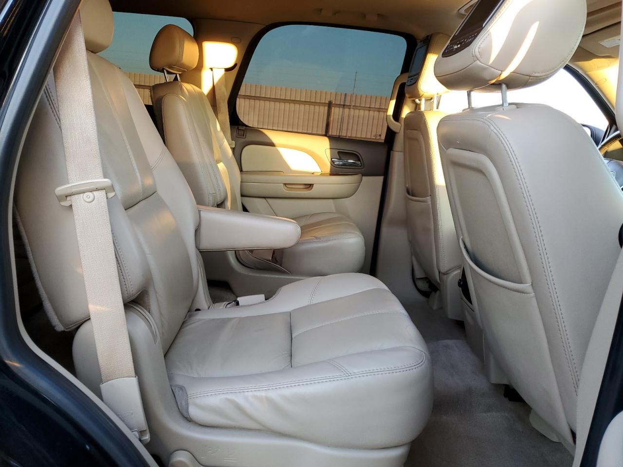2007 GMC Yukon - Image 11