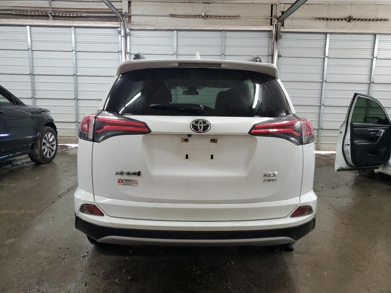 2018 Toyota RAV 4 - Image 6