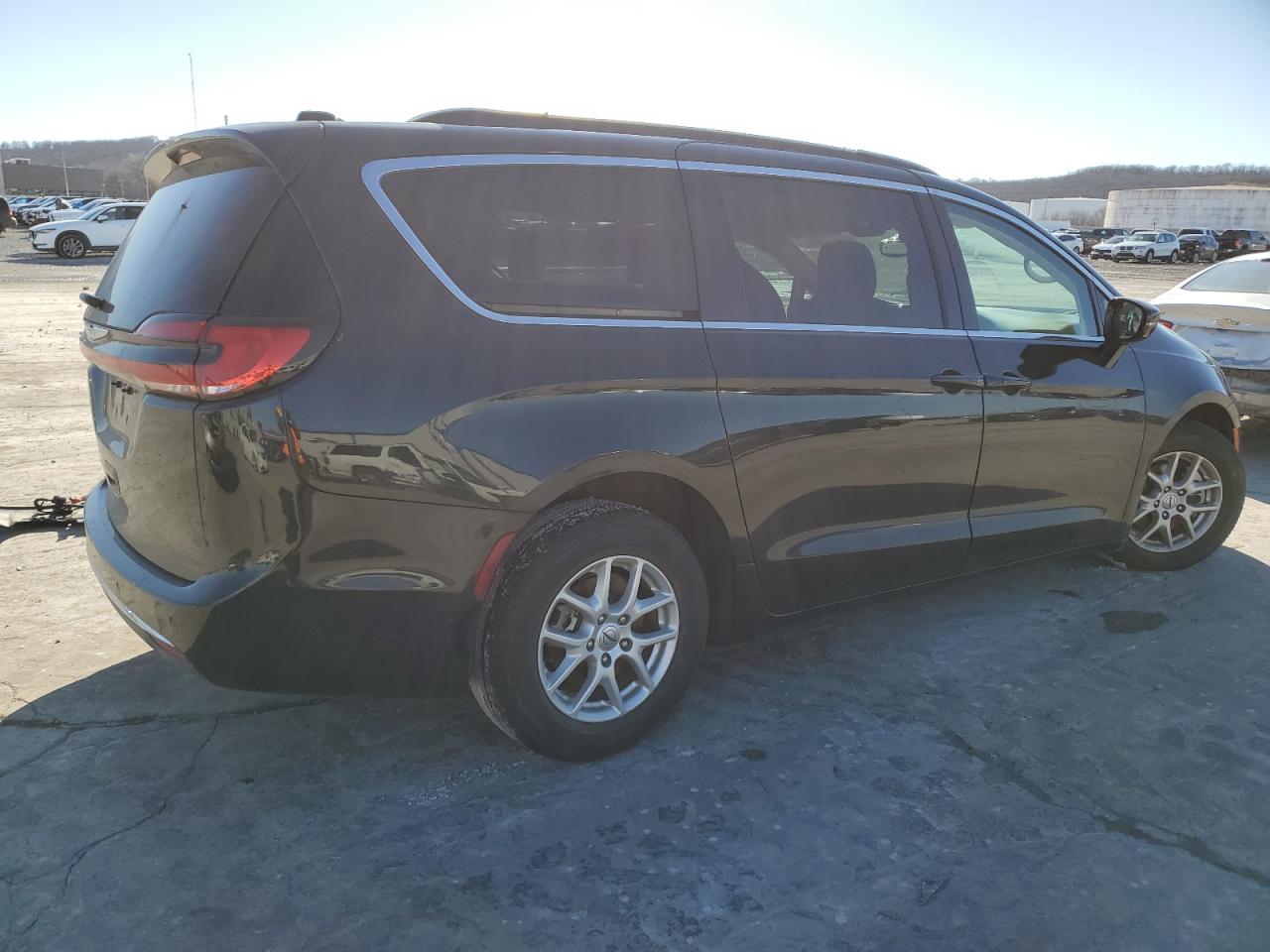 2022 Chrysler Pacifica - Image 3
