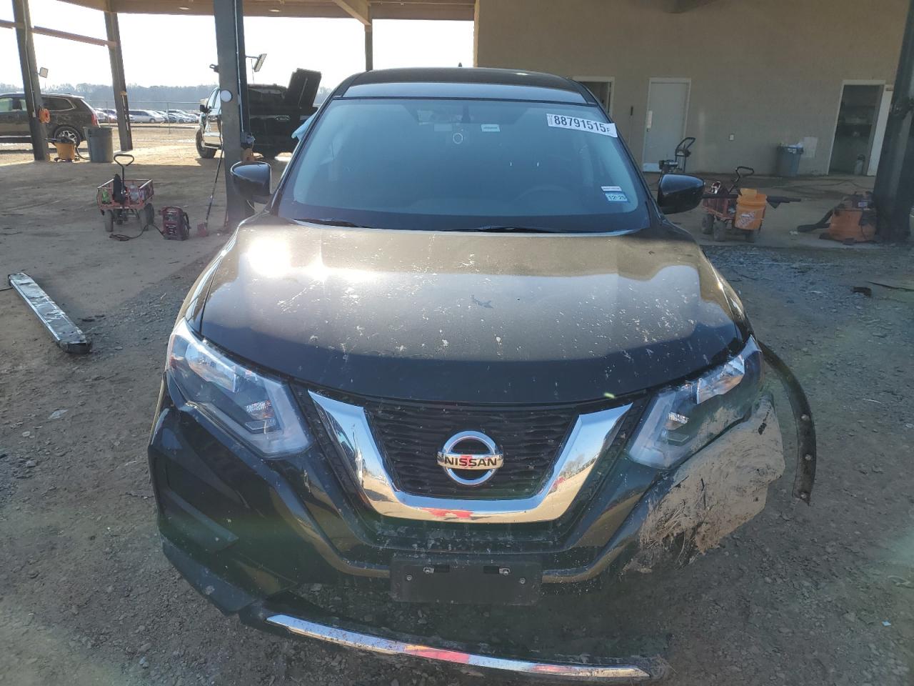 2017 Nissan Rogue - Image 5