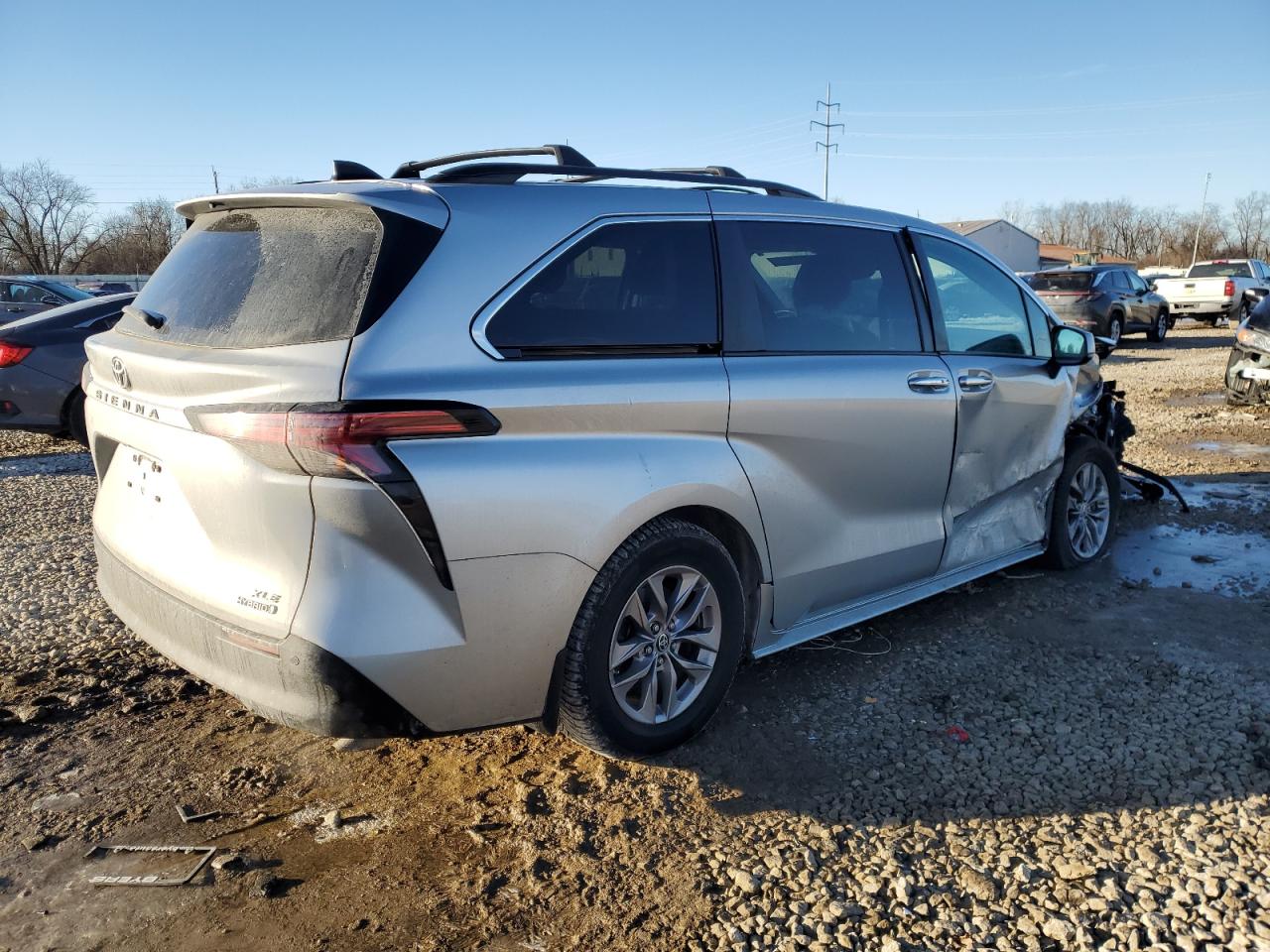 2022 Toyota Sienna - Image 3