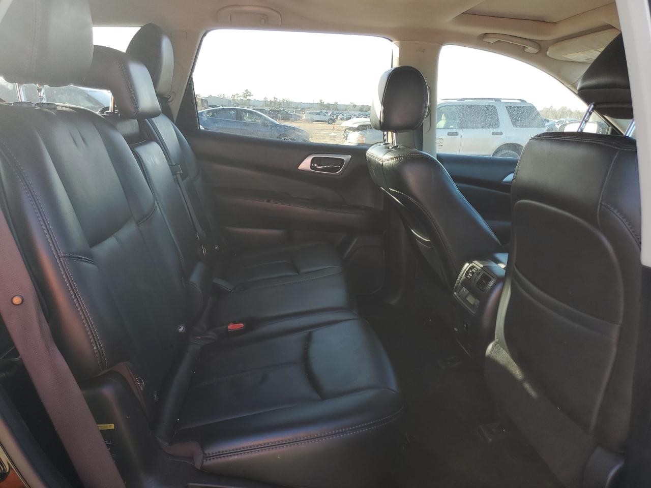 2017 Nissan Pathfinder - Image 11