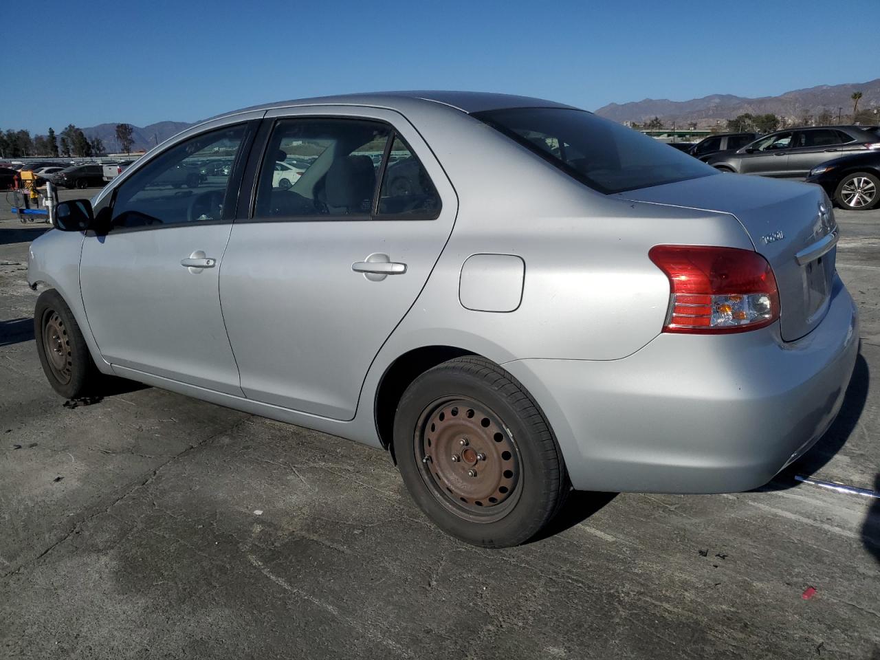 2009 Toyota Yaris - Image 2