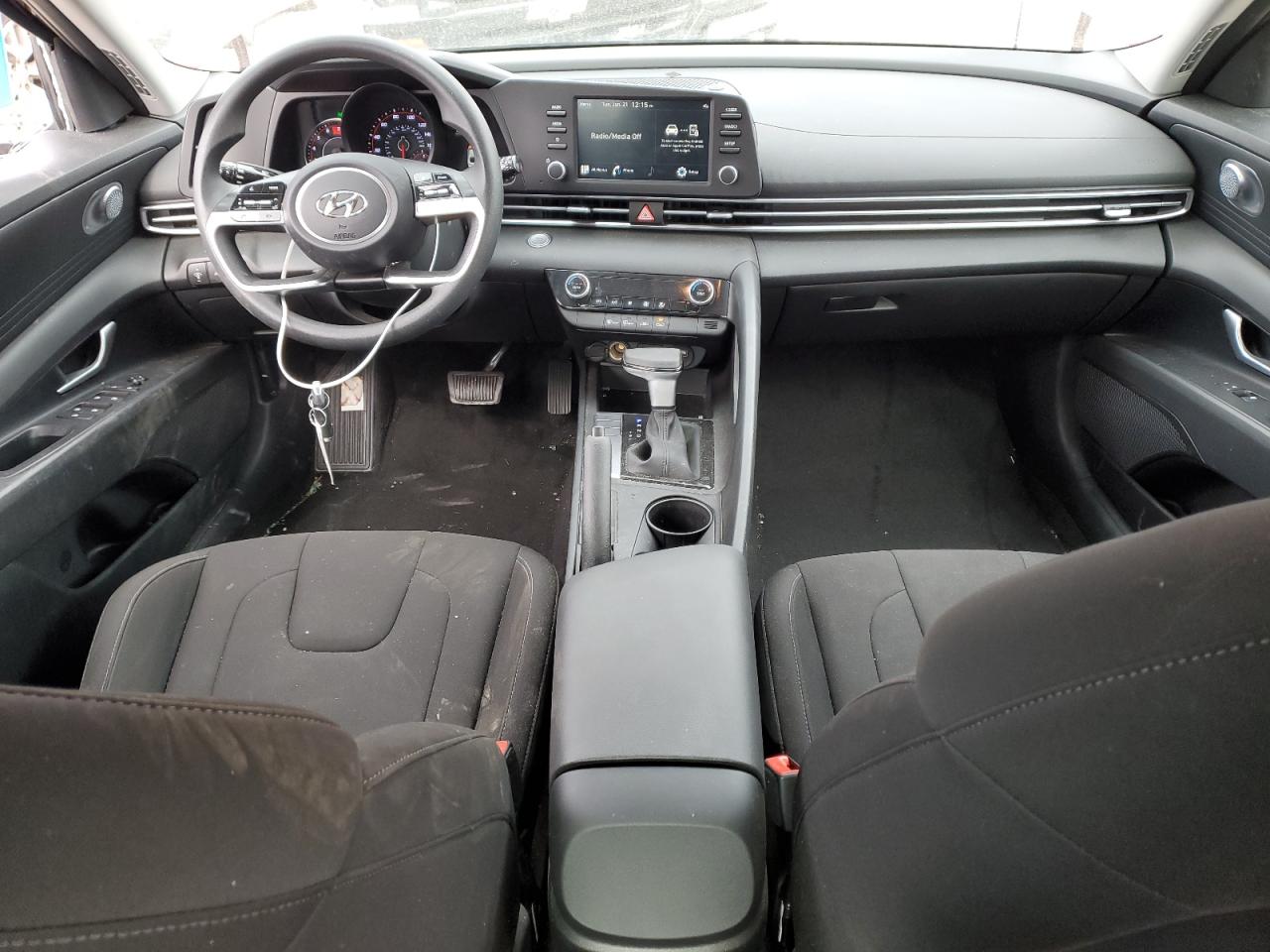 2023 Hyundai Elantra - Image 8