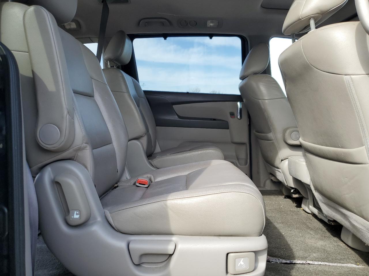 2014 Honda Odyssey - Image 11