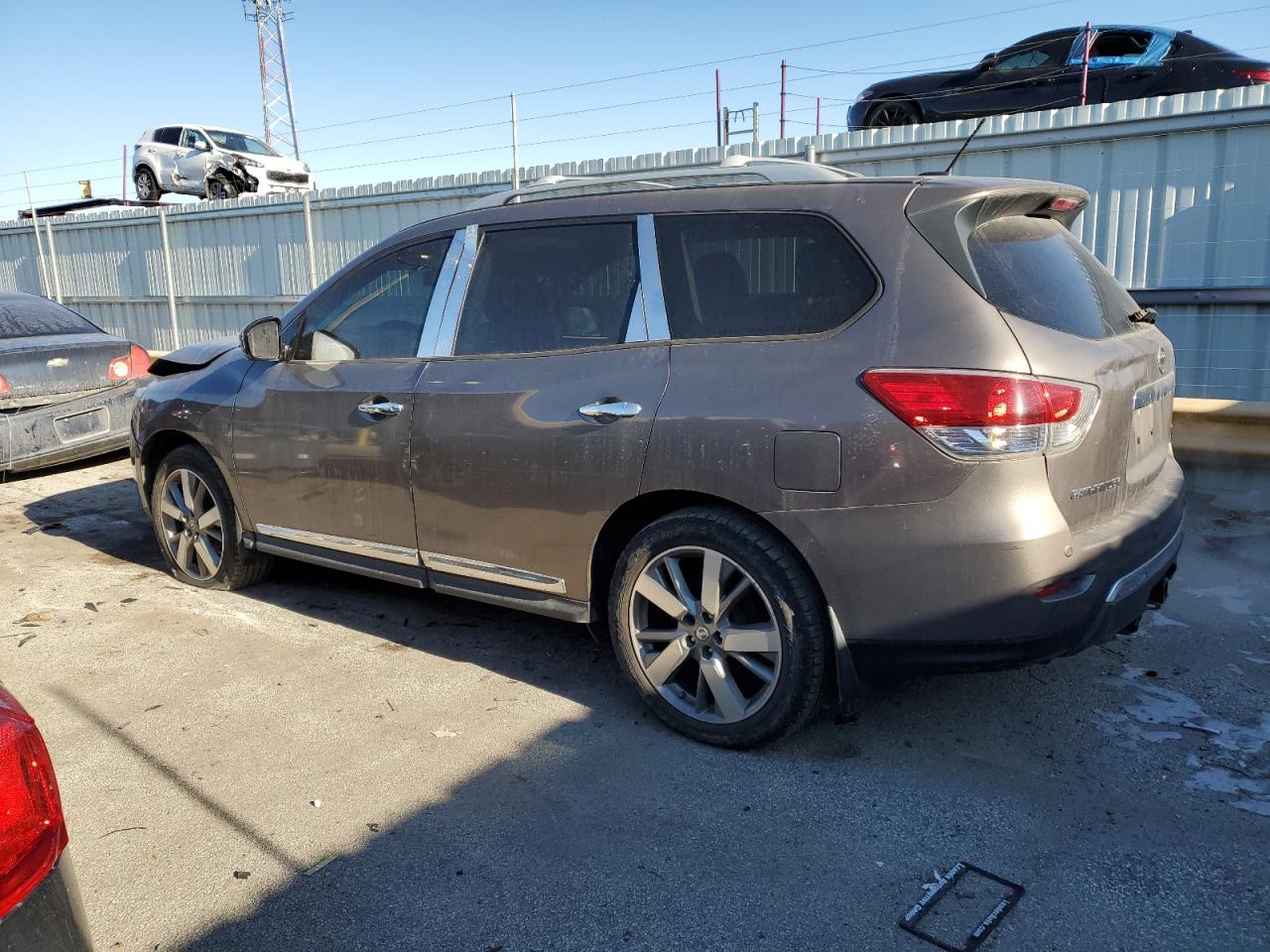 2013 Nissan Pathfinder - Image 2