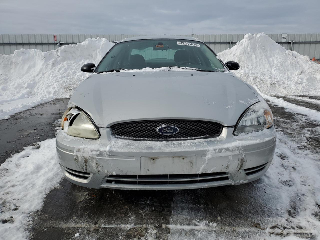 2004 Ford Taurus - Image 5