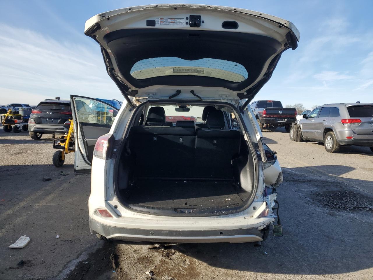 2018 Toyota RAV 4 - Image 6