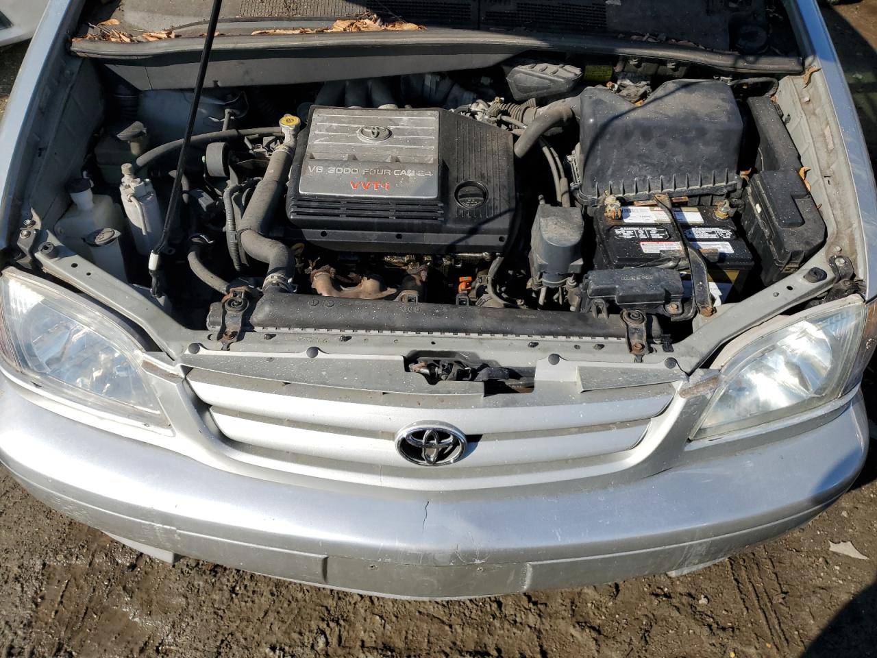 2003 Toyota Sienna - Image 13
