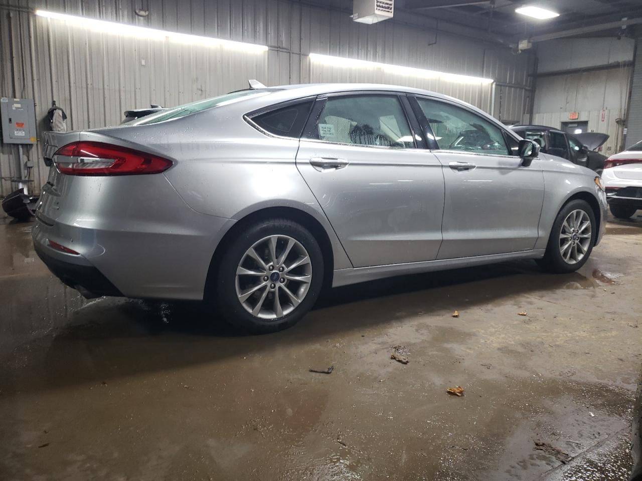 2020 Ford Fusion - Image 3