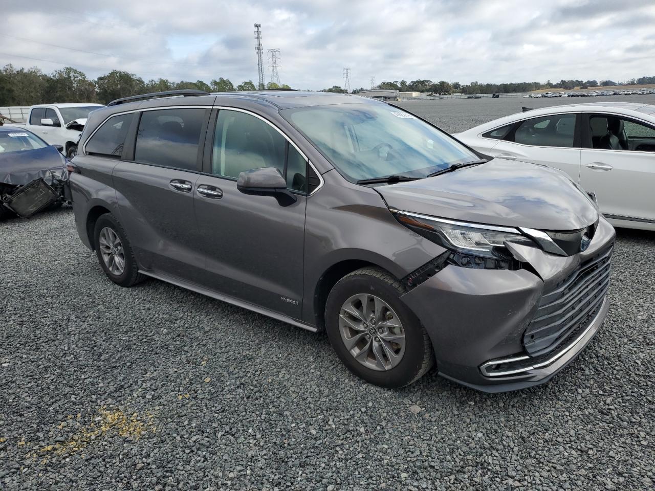 2021 Toyota Sienna - Image 4