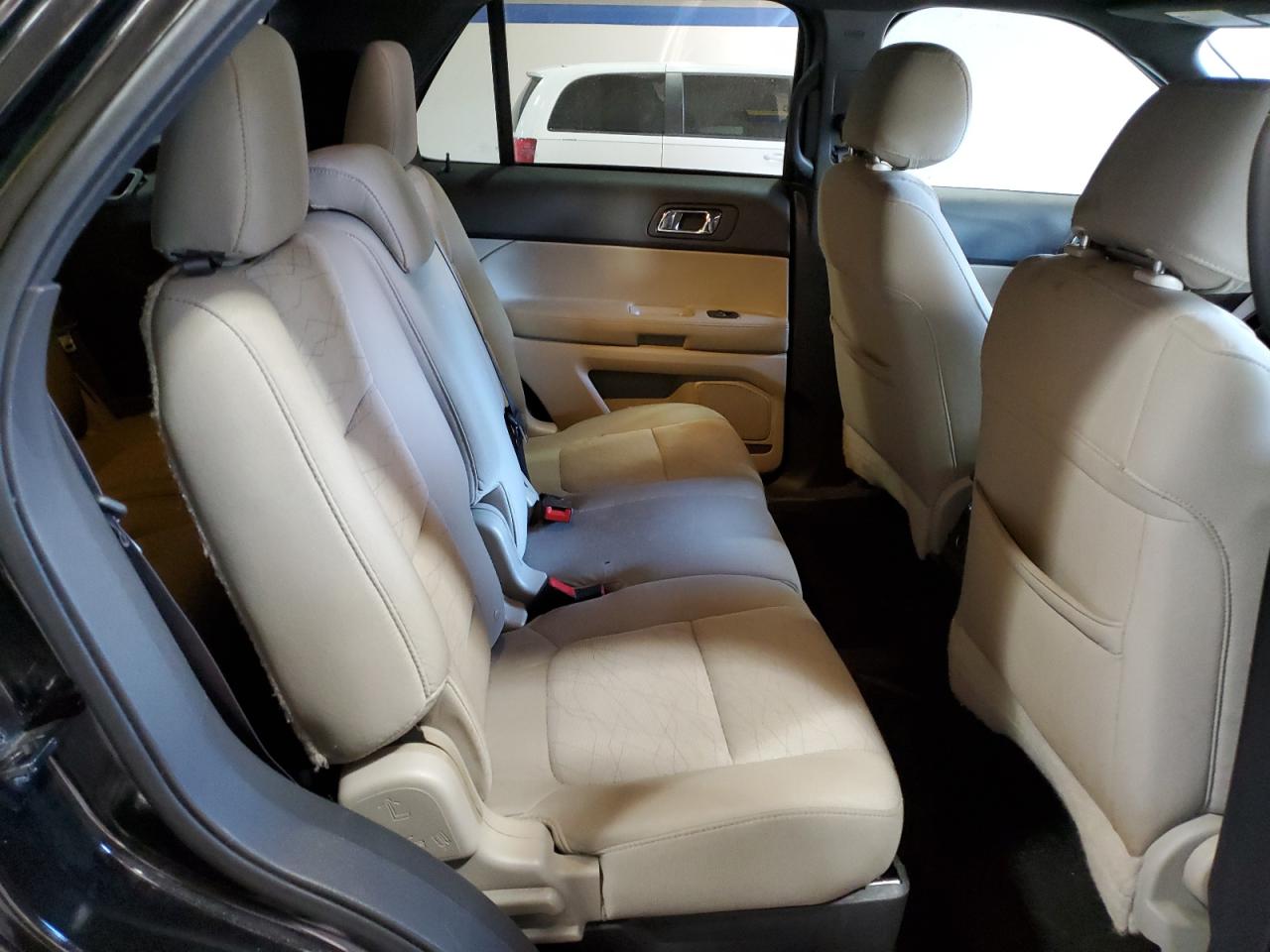 2015 Ford Explorer - Image 11
