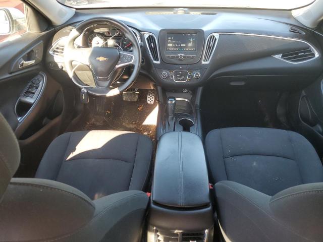 Sedans CHEVROLET MALIBU 2017 Srebrny