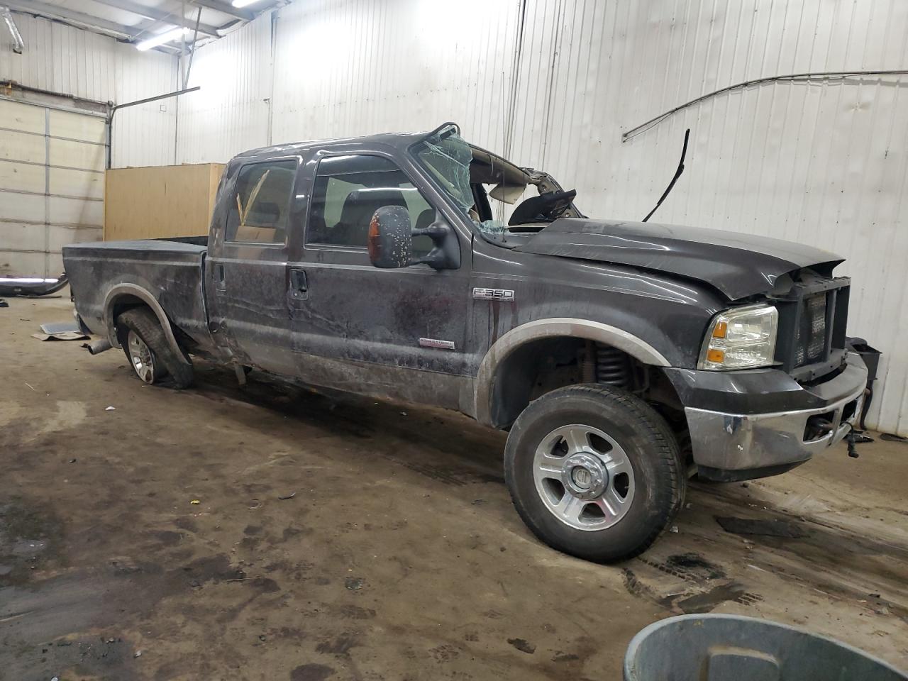 2005 Ford F350 - Image 4