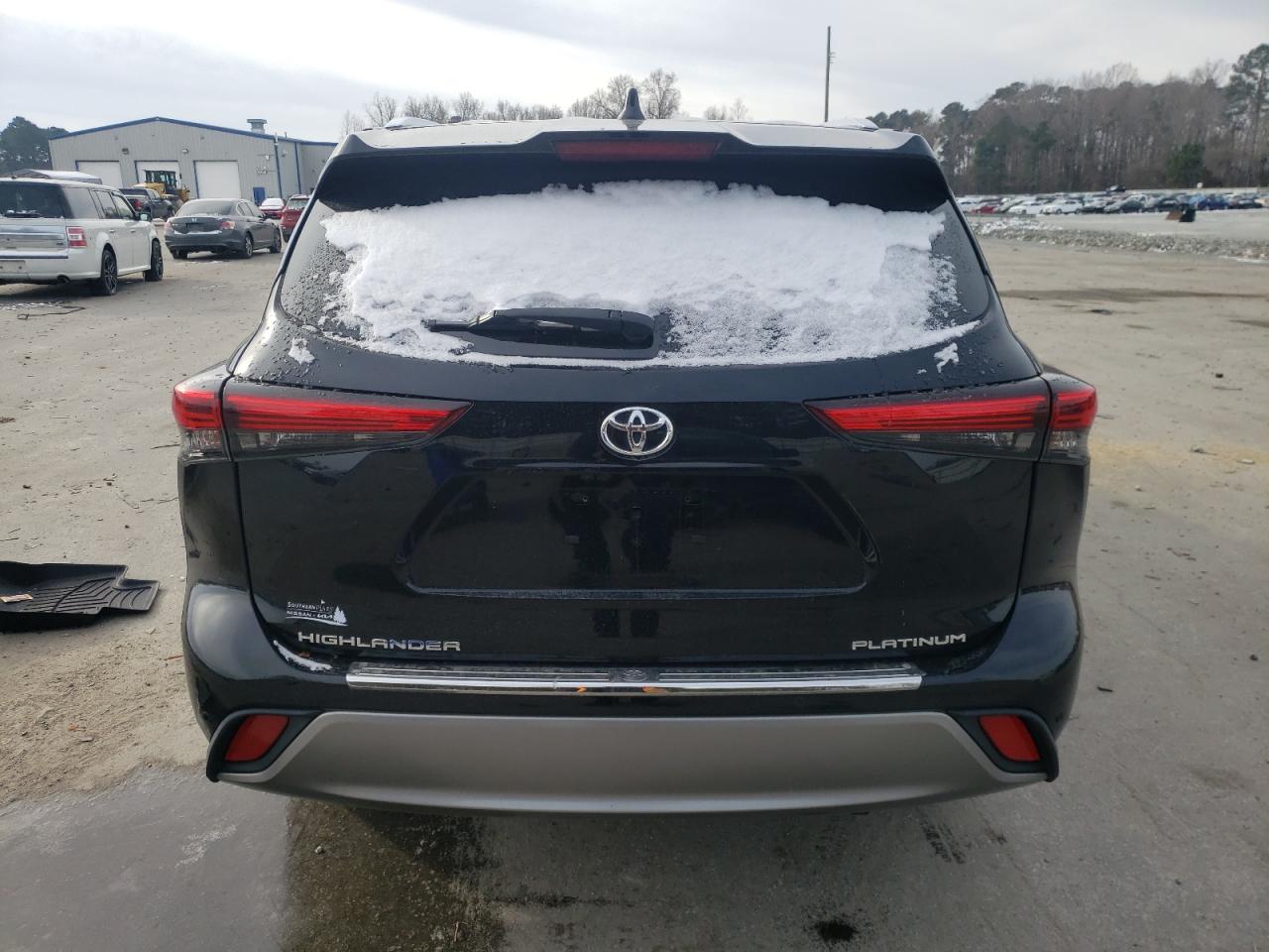 2022 Toyota Highlander - Image 6
