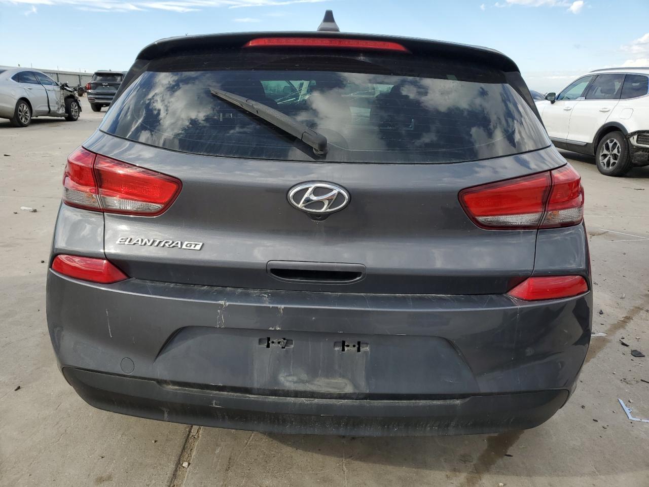 2018 Hyundai Elantra - Image 6